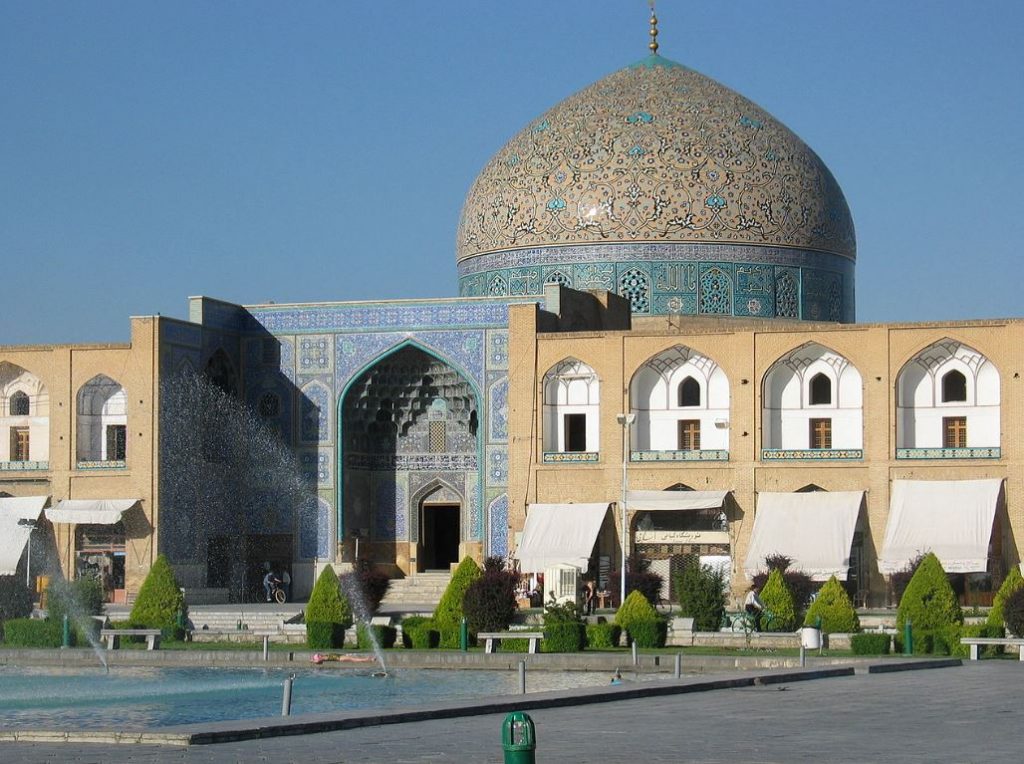 مسجد شیخ لطف الله رنت اتو 1024x764 - مناطق گردشگری اصفهان به همراه اجاره خودرو