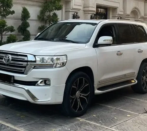 Rent Toyota Land Cruiser GXR V6 2020 in Tehran