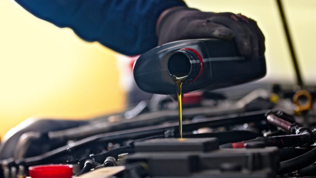 Car oil change time Rentauto 1024x576 - Signs that your car needs an oil change