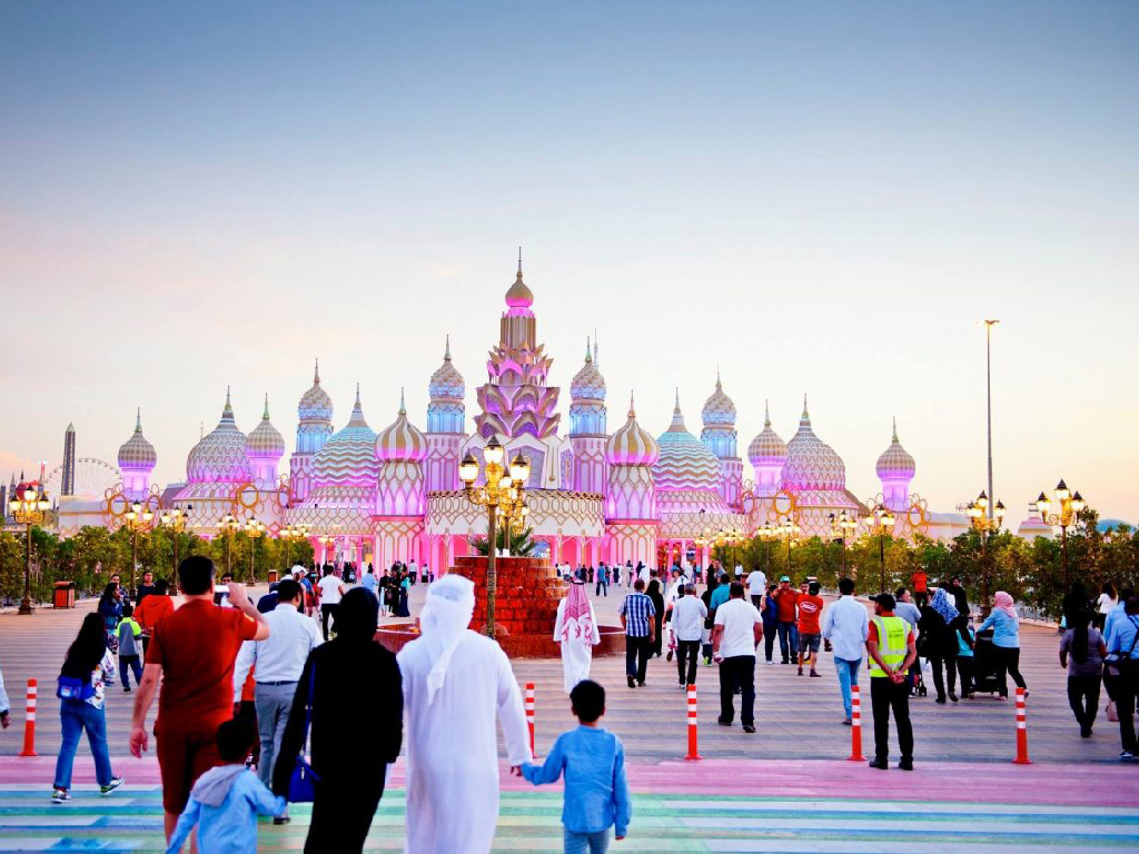 The impact of Dubai shopping festivals on tourists experience - بهترین فصل حراج دبی و فستیوال‌های خرید دبی