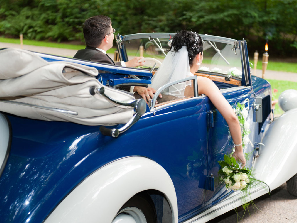 The importance and role of renting classic and old cars in the wedding ceremony - اجاره ماشین کلاسیک و قدیمی [ اجاره برای ماشین عروس، فیلم برداری]