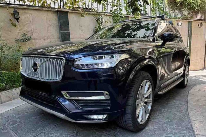 volvo1 700x466 - سوالات متداول اجاره خودرو