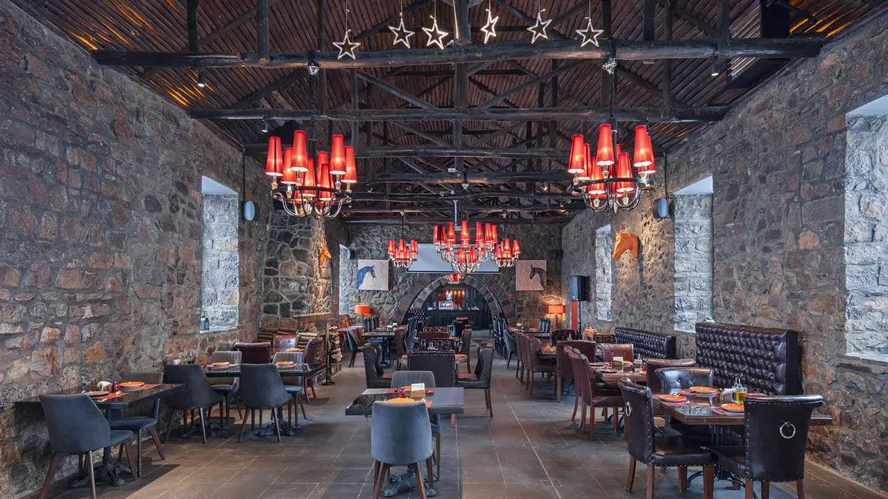 20250213124005 67adb6ed0f19c image w h q is resize is webp - بهترین هتل‌ های اطراف تهران : راهنمای جامع برای اقامت لوکس در دل طبیعت